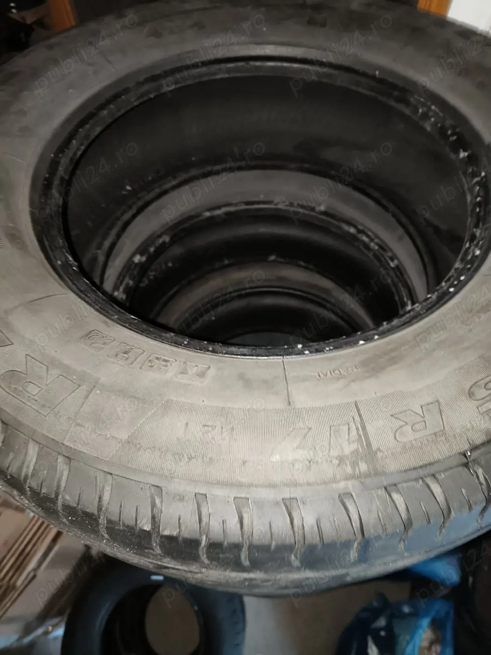 265/65 R17 3 buc 300 lei 