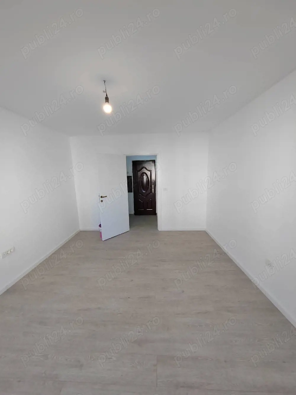 Garsoniera  - zona Aradului - etajul 2