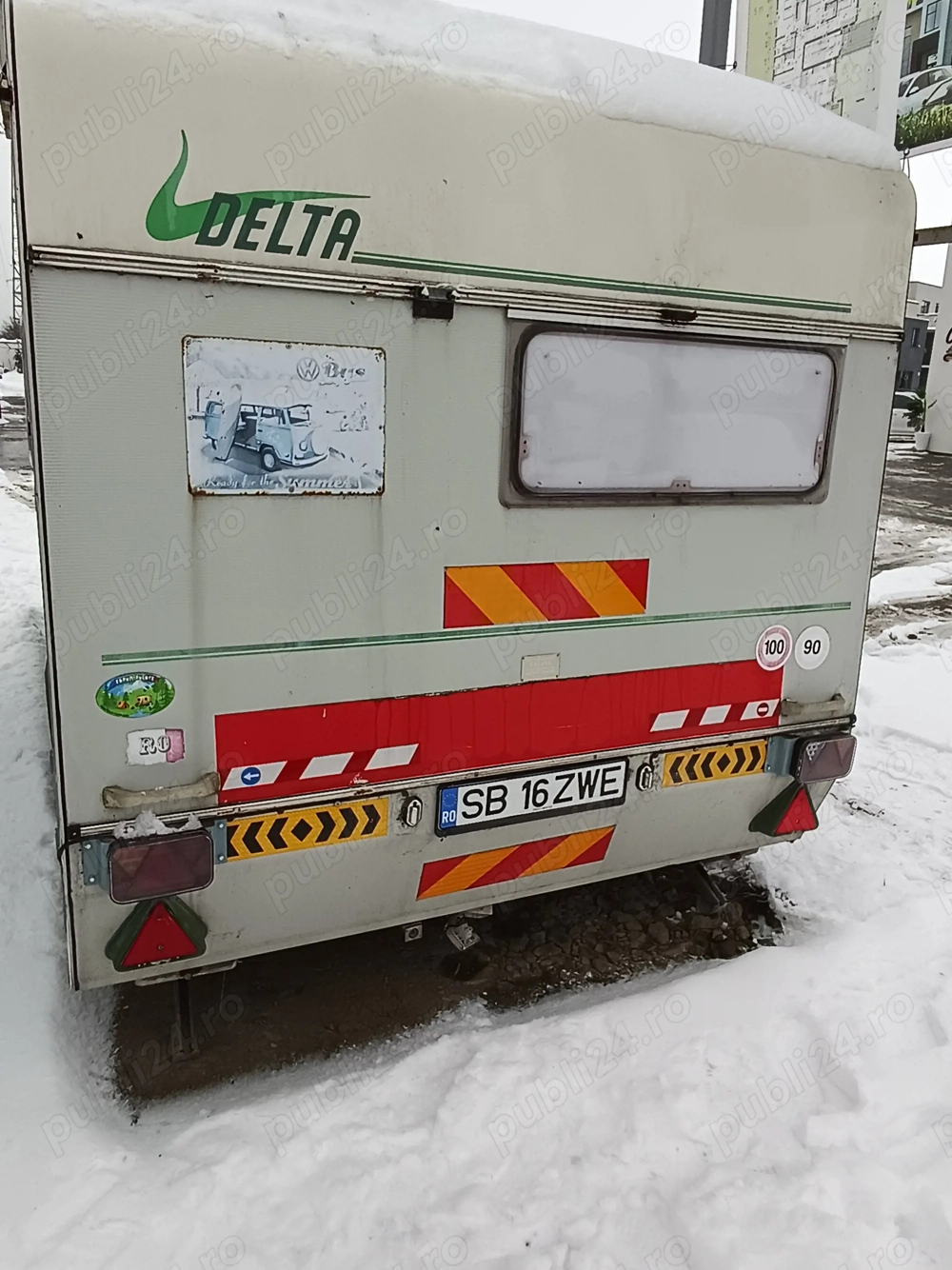 Vând rulota Delta an 1996 înmatriculată acte la zi greutate 650kg