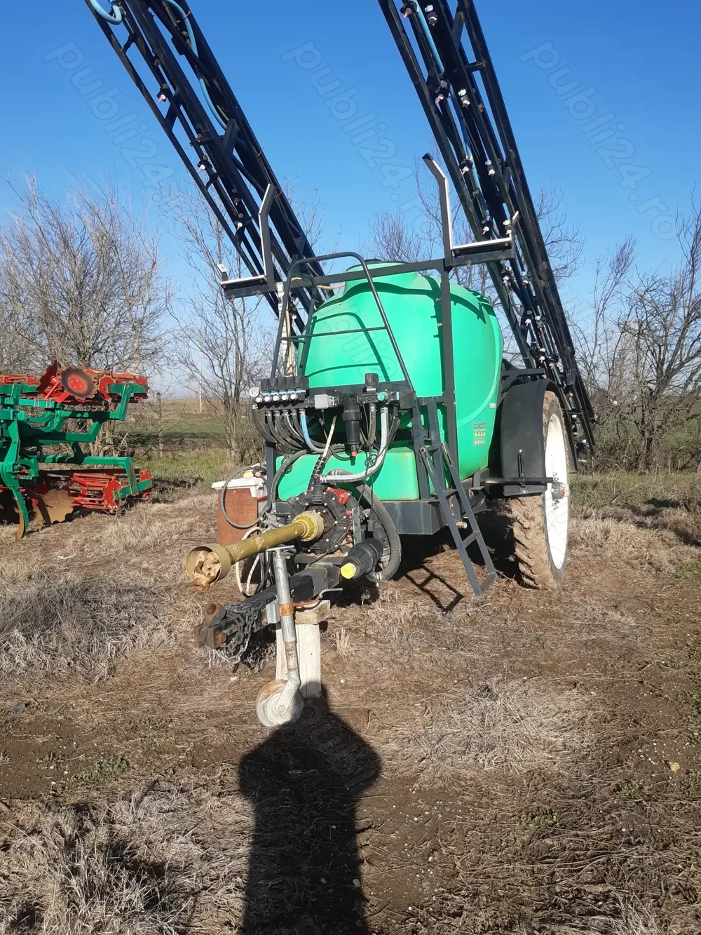 Masina erbicidat 24m