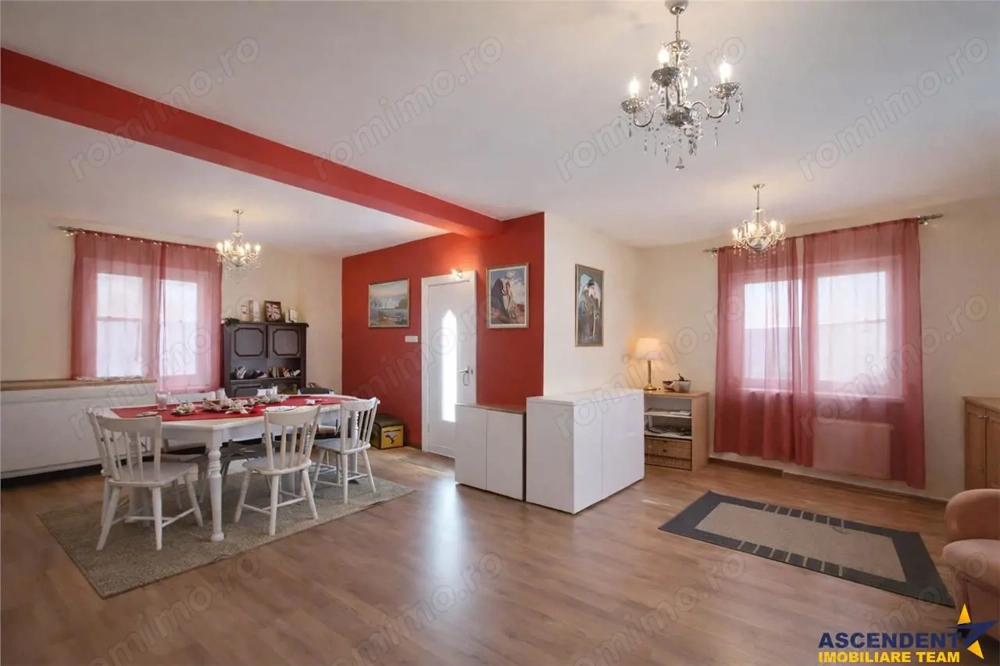 Casa, dotari preferentiale, garaj, curte, gradina, extindere teren, Central, Rasnov 

