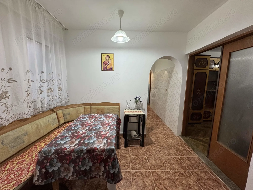 2 cam, decomandat, parter cu balcon, 53 mp, str. Primaverii, pretabil spatiu  comercial