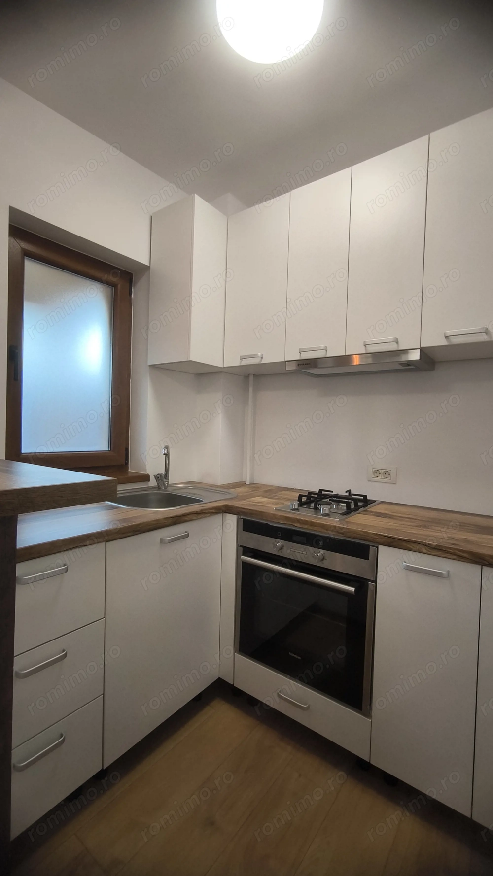 Zona Ronat, apartament la vila, totul nou, parcare privata, centrala, clima