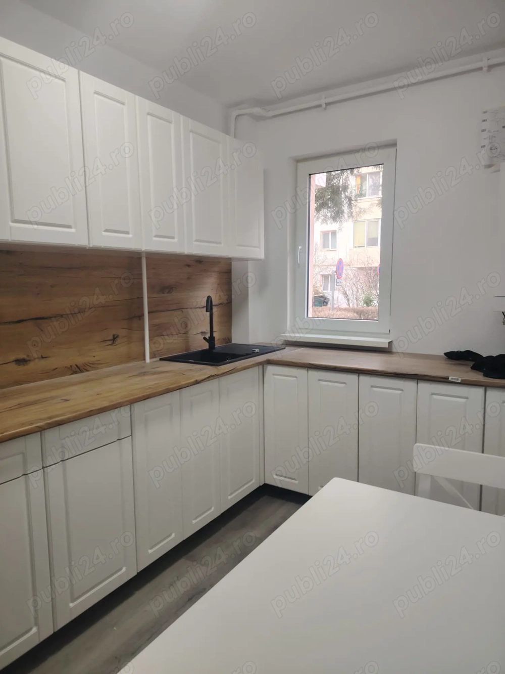 Apartament de vanzare cu 2 camere semidecomandat