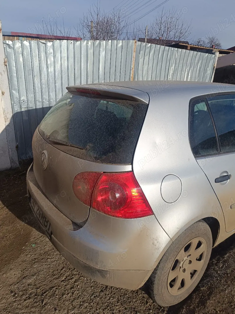 vând golf 5 an 2004