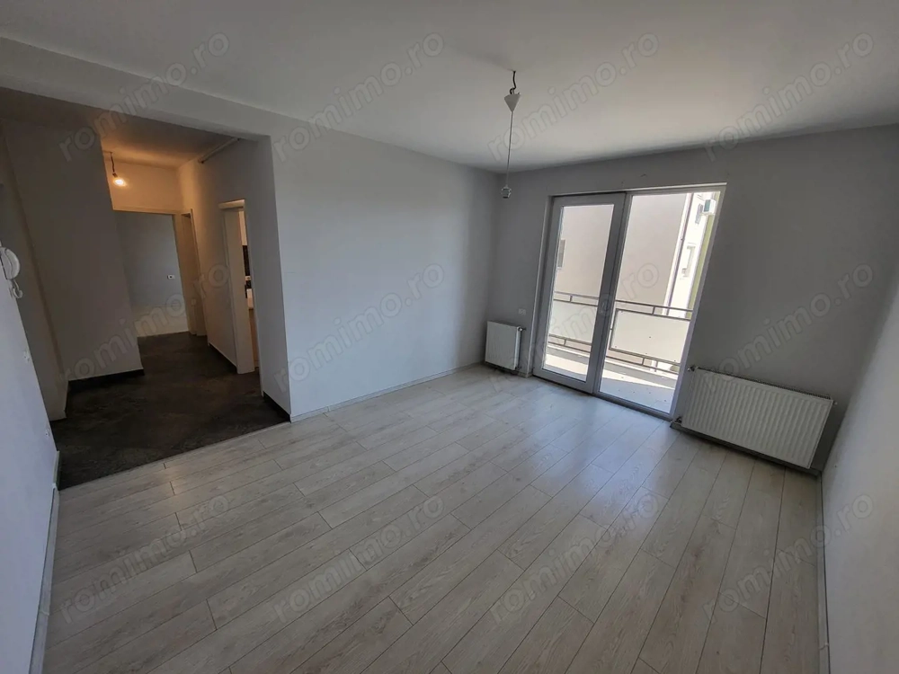 Apartament 2 camere. DECOMANDAT. Bucatarie inchisa. Etaj 1. Asfalt. Transport in comun si magazine.