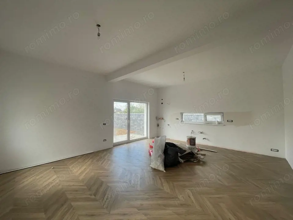 Duplex pe parter 4 camere separat prin dressing - Urseni