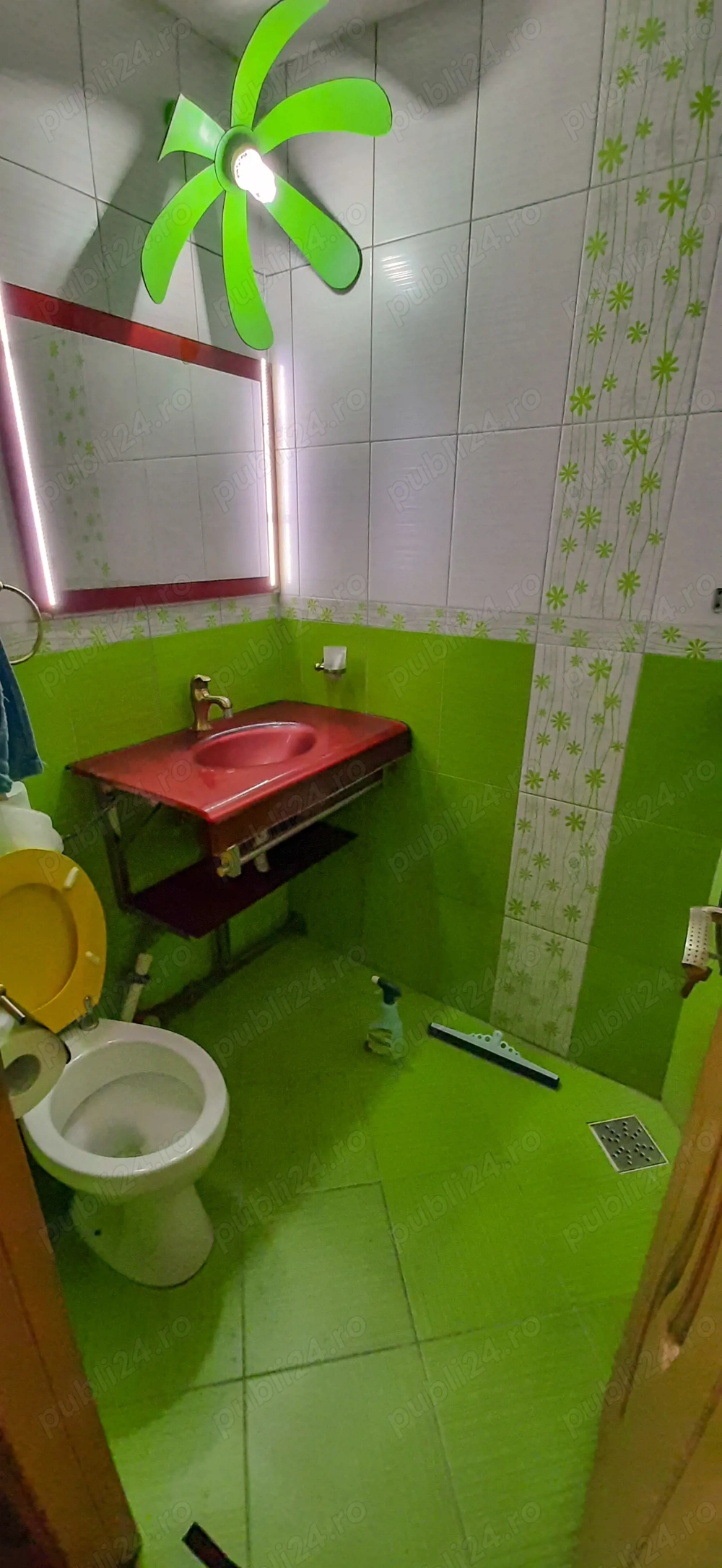 Vand 3 camere decomandat, 2 bai