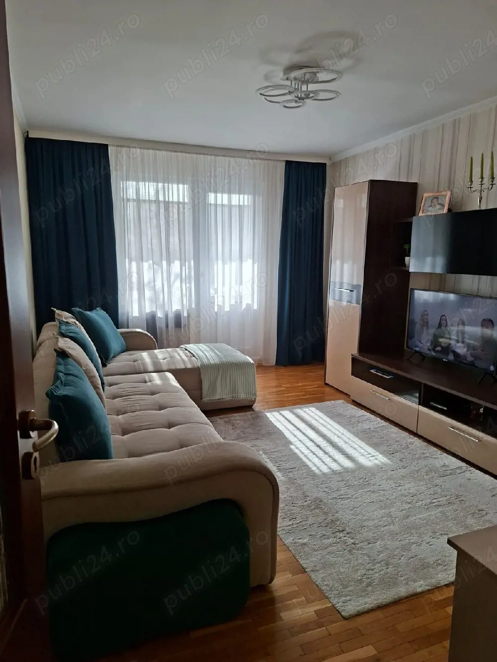 Vand apartament cu 3 camere in Tudor,strada Livezeni.