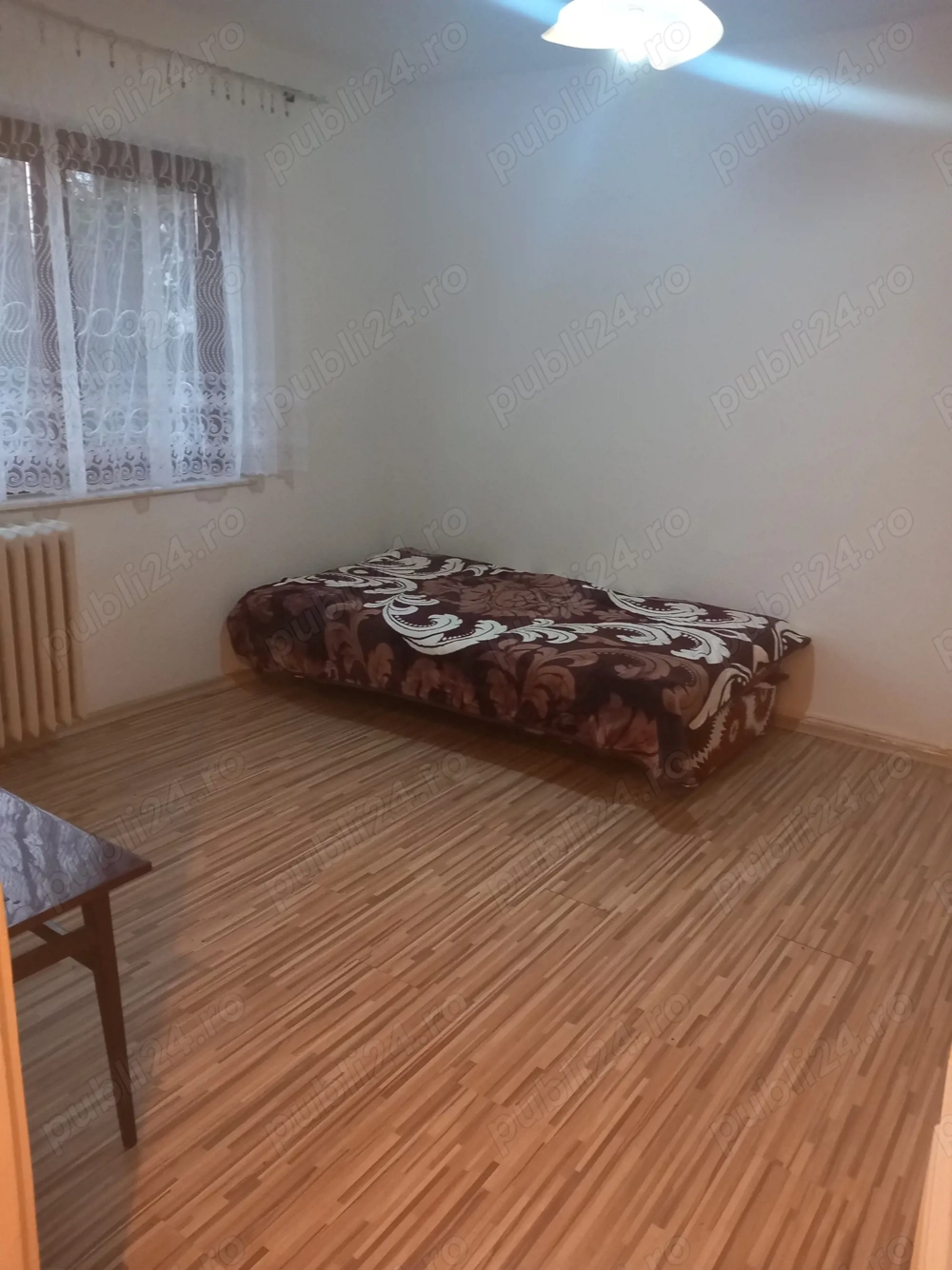 Inchiriez apartament