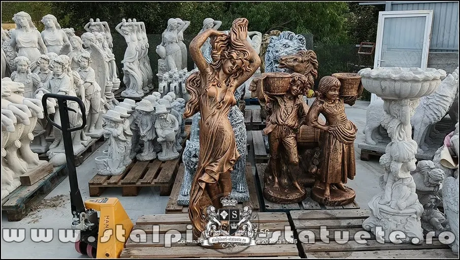 Statuete de grădină, din beton, arămiu antichizat.