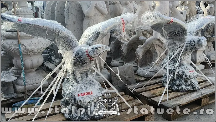 Ornamente din beton, pentru curte și grădină.