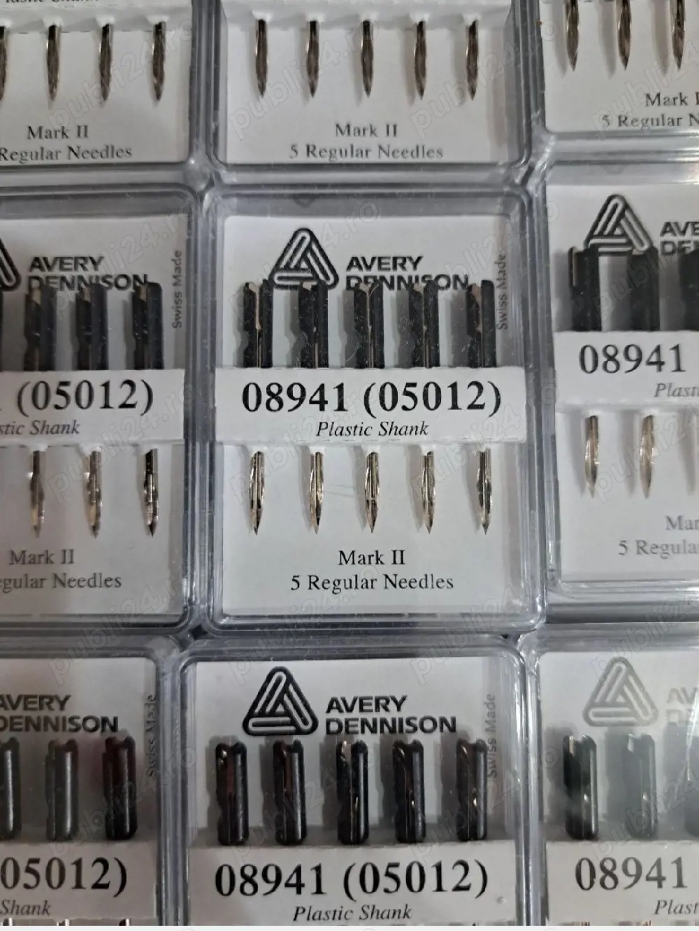 Vând ace normale Avery Denisson