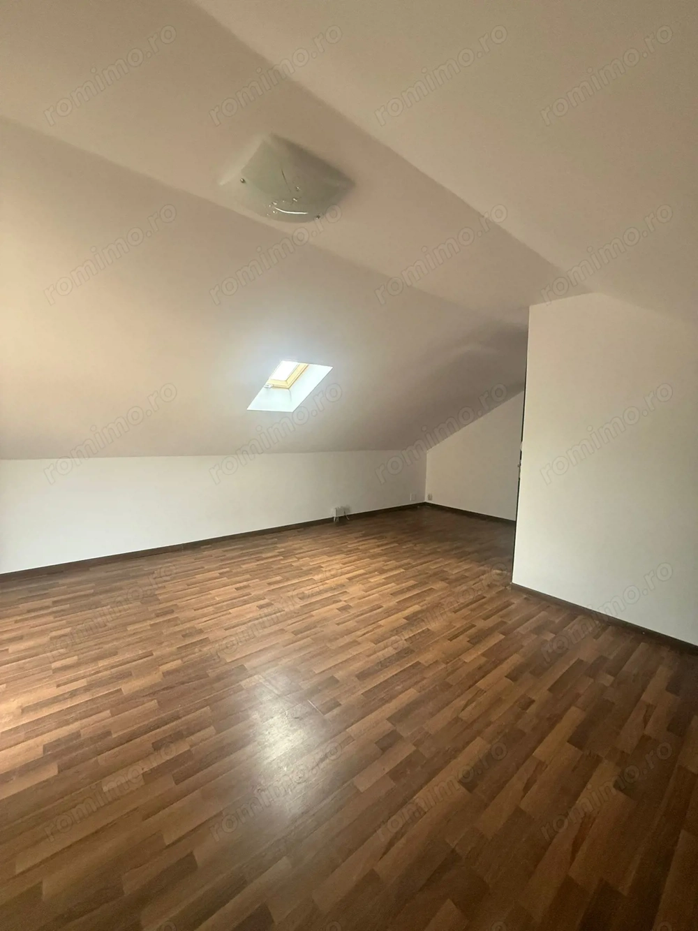 Casa individuala cu 5 camere , 2 bai Giroc 