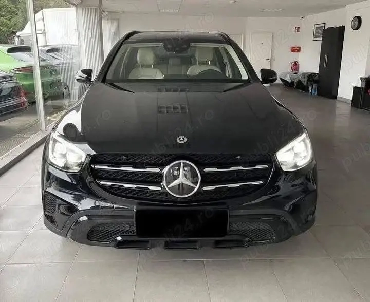 Mercedes-Benz GLC 300, Anul 2021