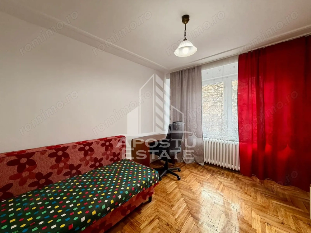 Apartament cu 3 camere, centrala proprie, zona Complex Studentesc