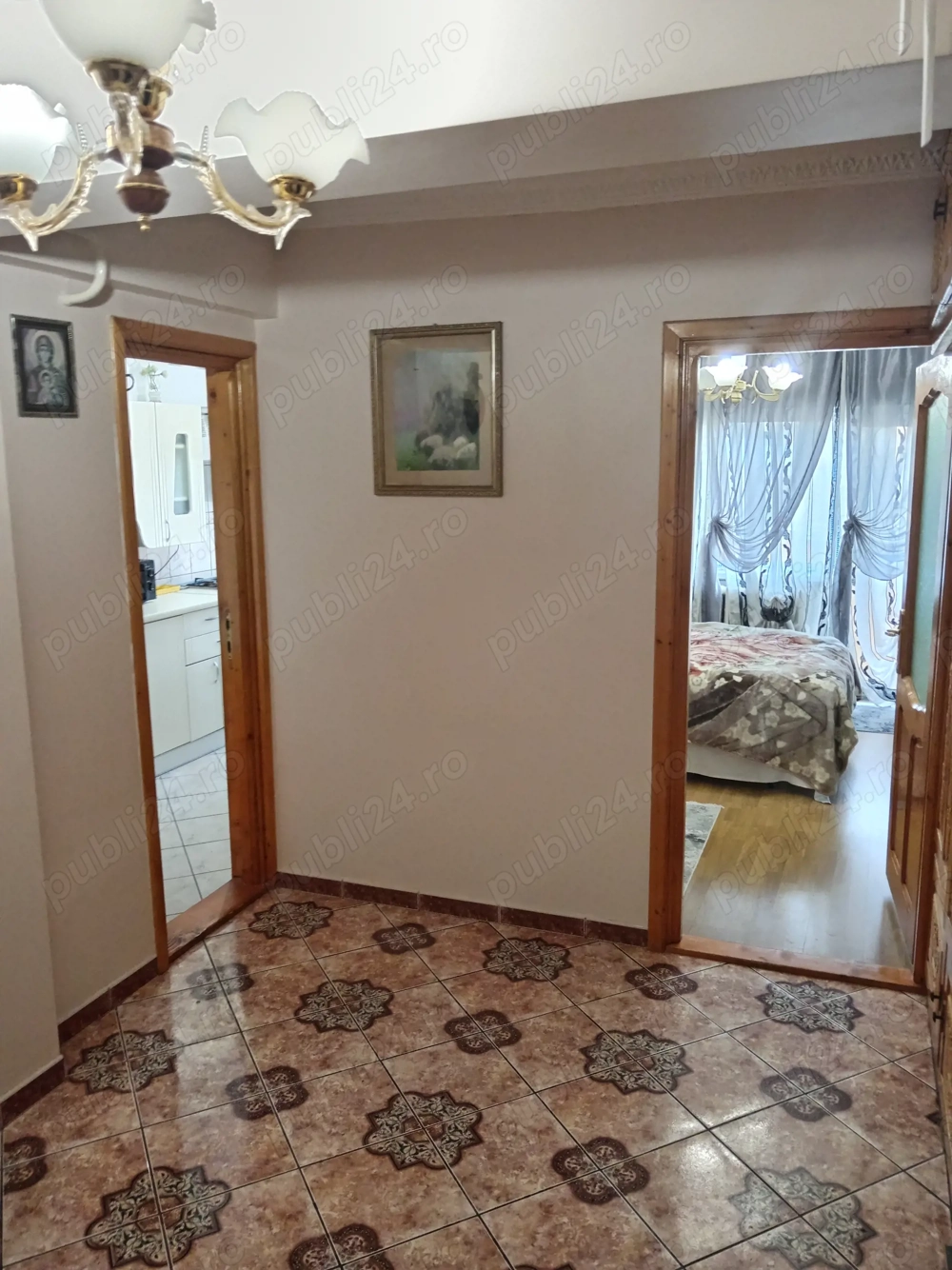 Închiriez apartament 3 camere Suceava Zamca 