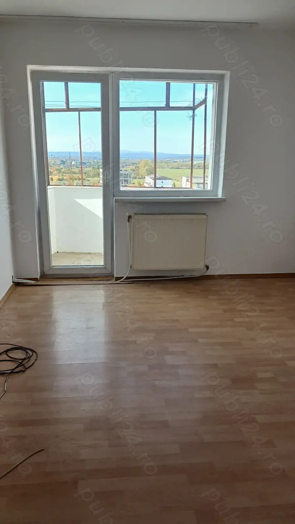Pe Bd. Decebal, apartament cu 2 camere decomandat, etaj 9 din 10 cu lift,microcentrala noua.