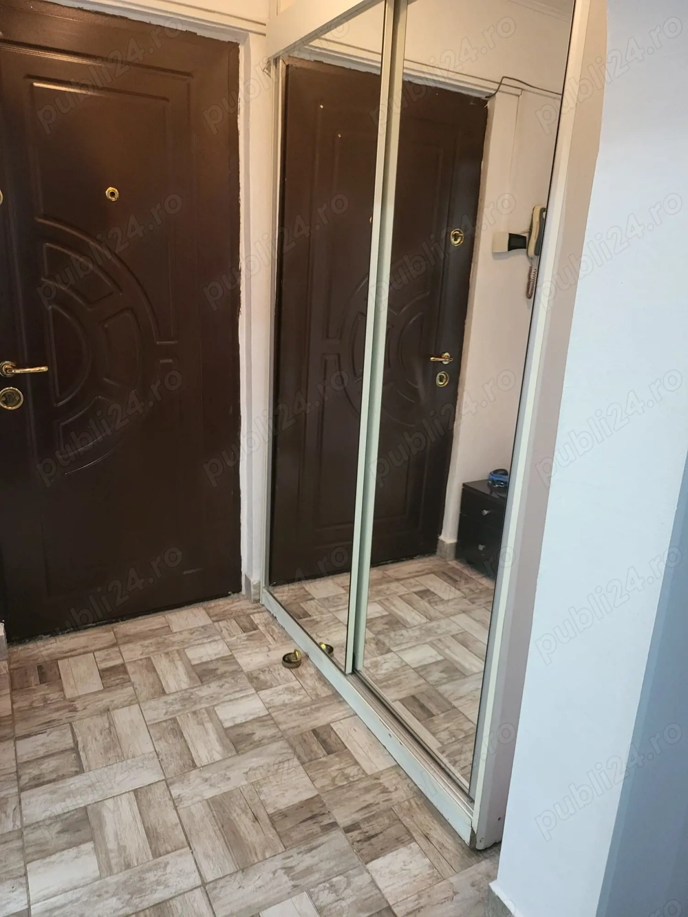 Garsoniera Stefan cel mare, vis a vis de Club Dinamo.Etajul 2 5.