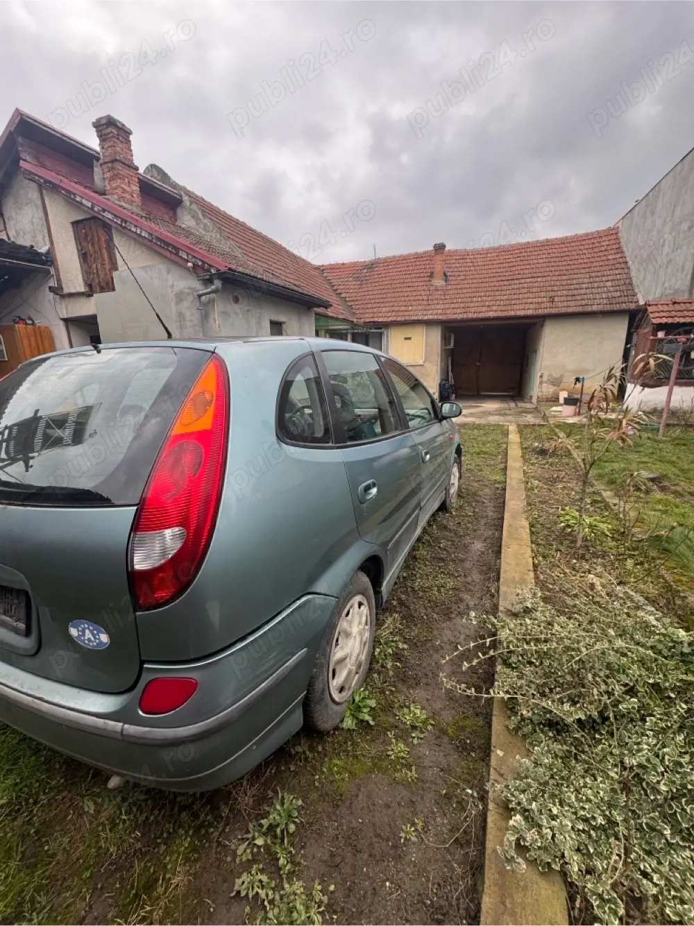 Dezmembrez Nissan Almera Tino