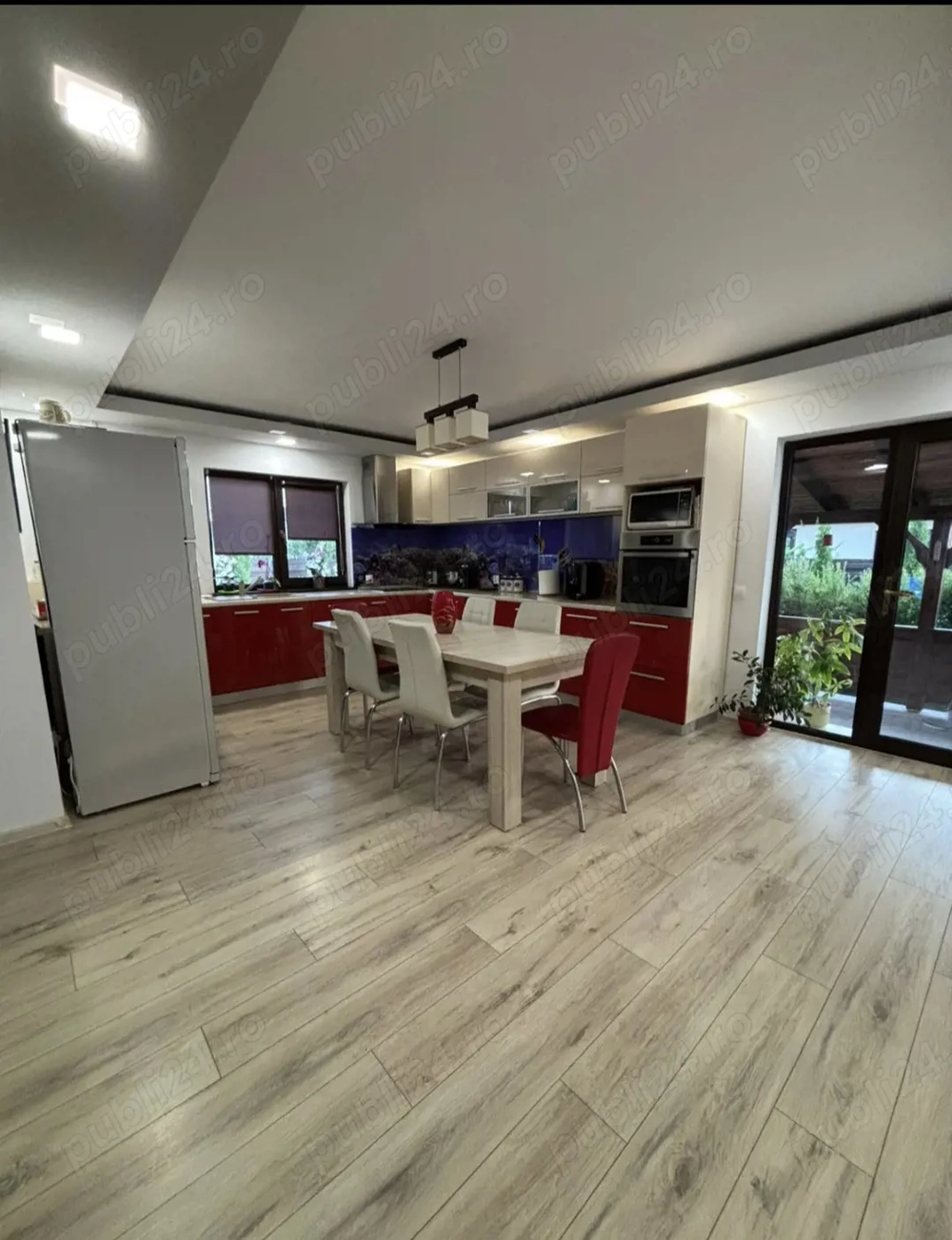 Casa de vânzare la 15 minute de centrul Bacăului 