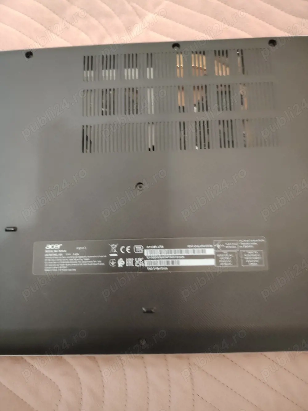 Vând laptop Acer aspire 3 foarte putin folosit.