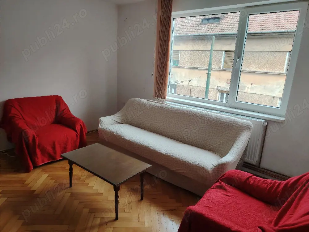 Proprietar 3 camere Piata 700