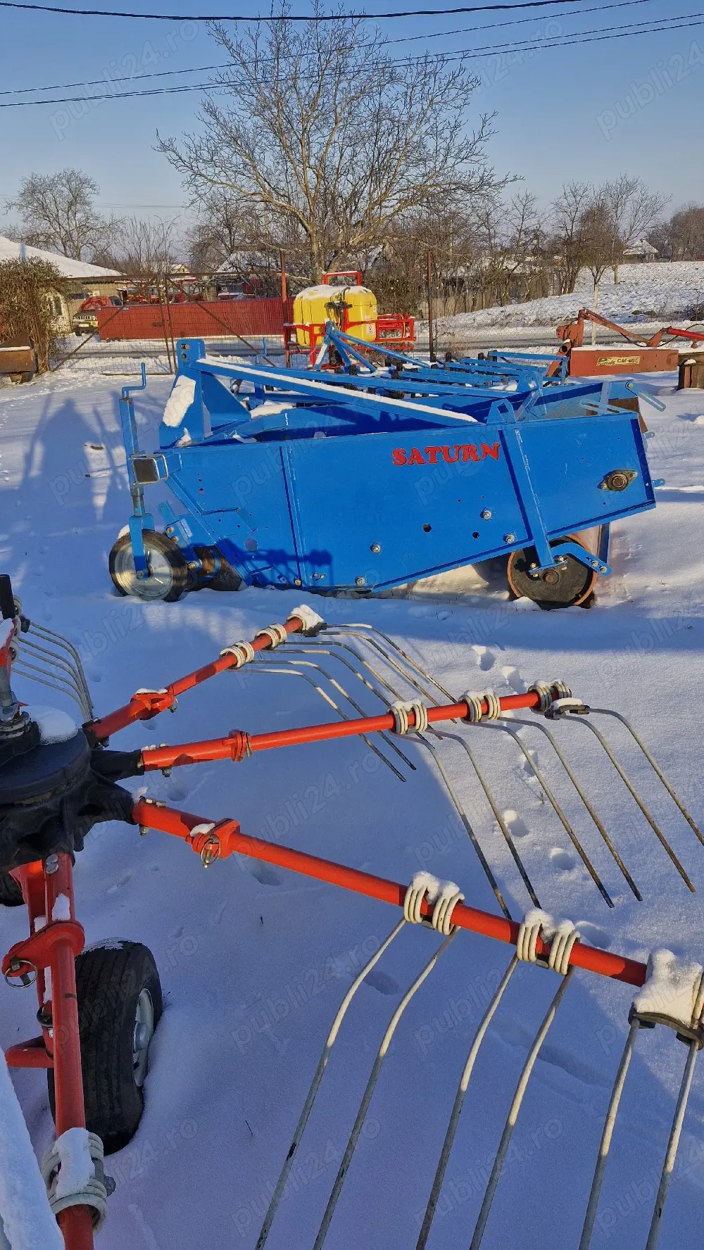 Mașină de scos recoltat ceapă.usturoi 