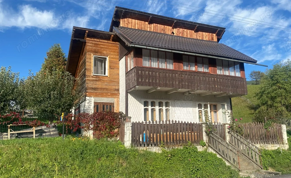 Vand casa la munte, in Bucovina