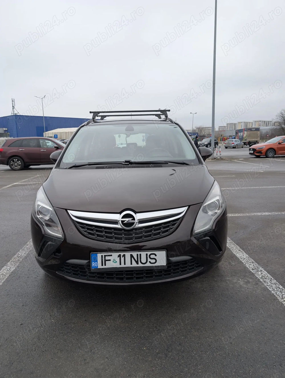 Vând mașina de familie Opel Zafira Tourer 