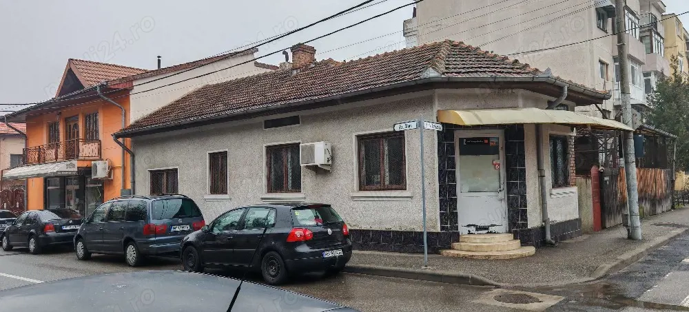 Vând proprietate compusă din două case 