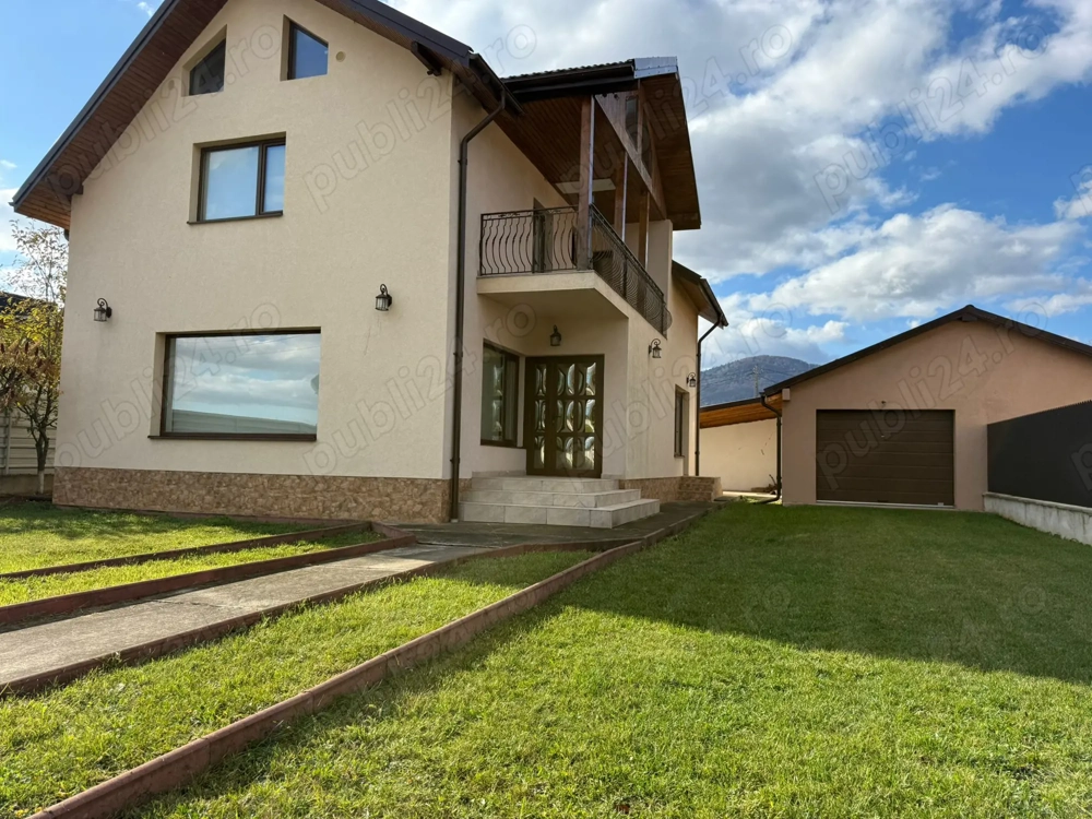 Vând casă , teren și garaj  în Piatra Neamț 