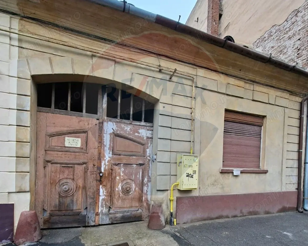 Proprietate centrală Arad,  cotă teren mare, acces auto