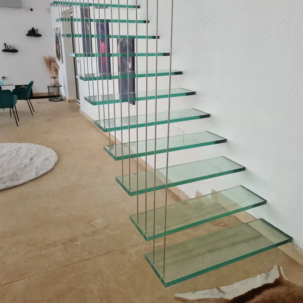 Scări flotante cu trepte din sticlă securizata