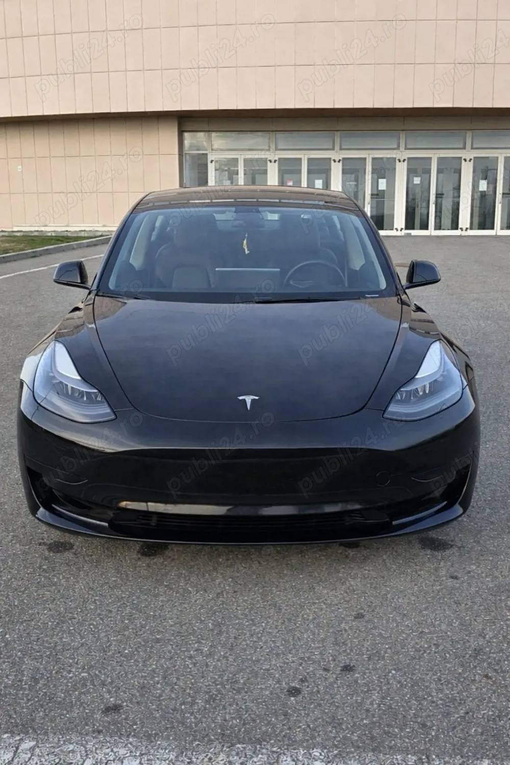 Tesla model 3 SR