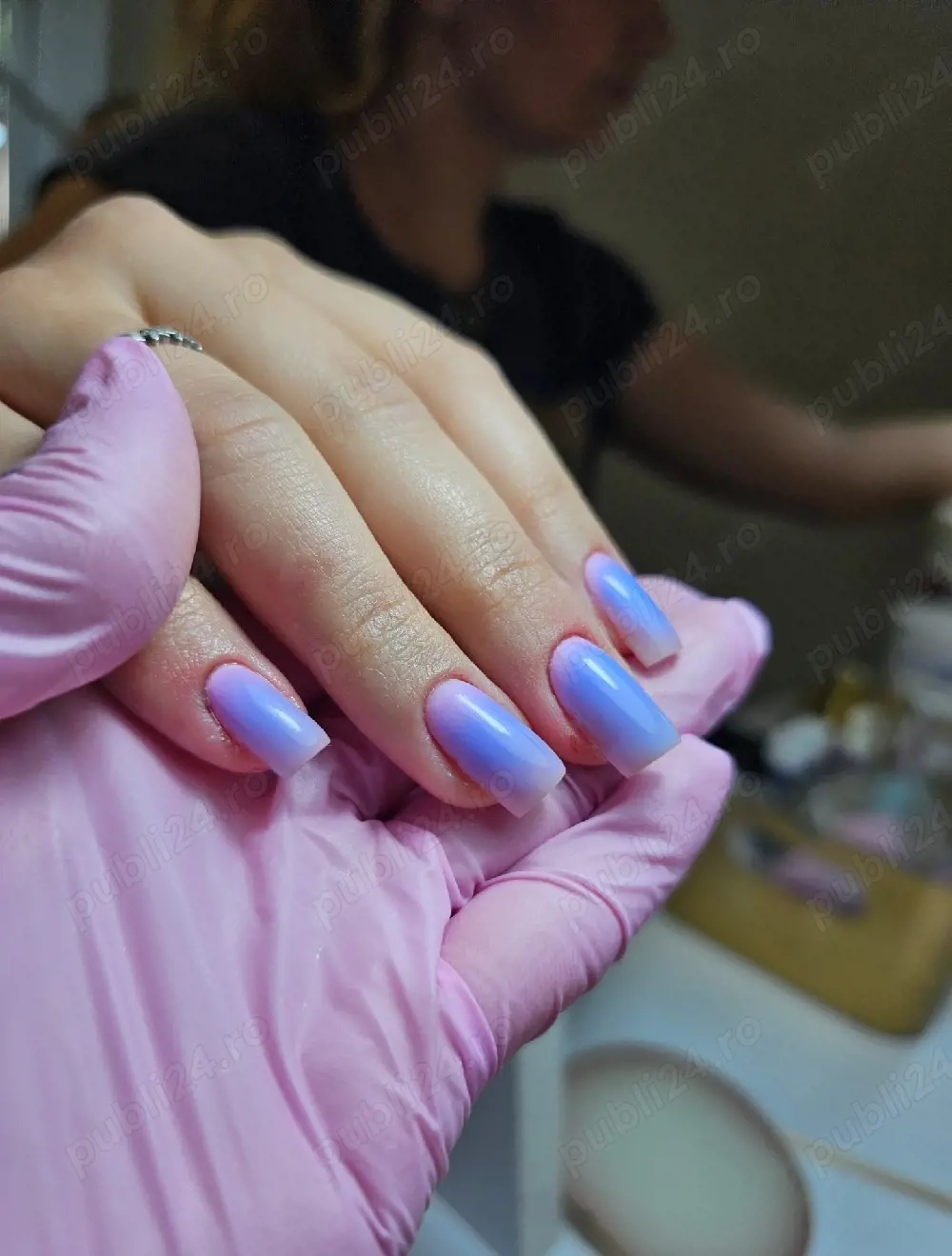 Angajez manichiurista