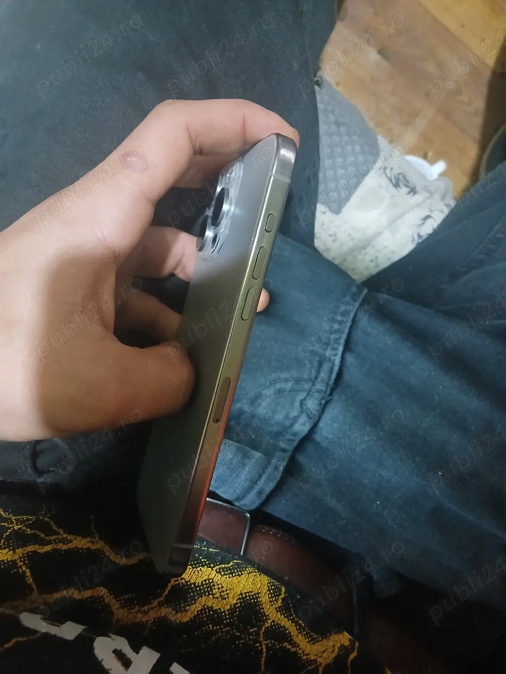 Vând iPhone 15 pro max