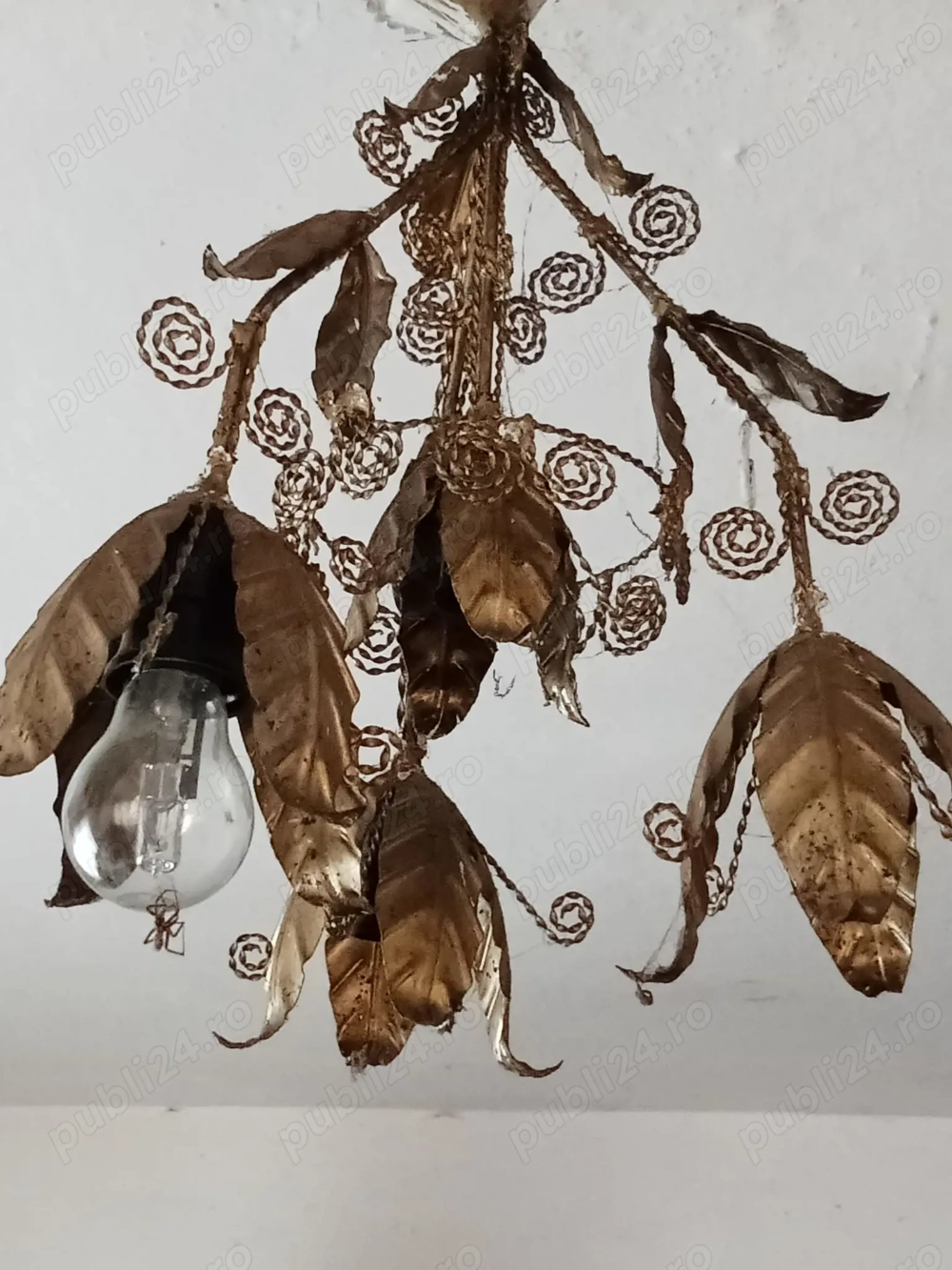 De vânzare mobilă veche