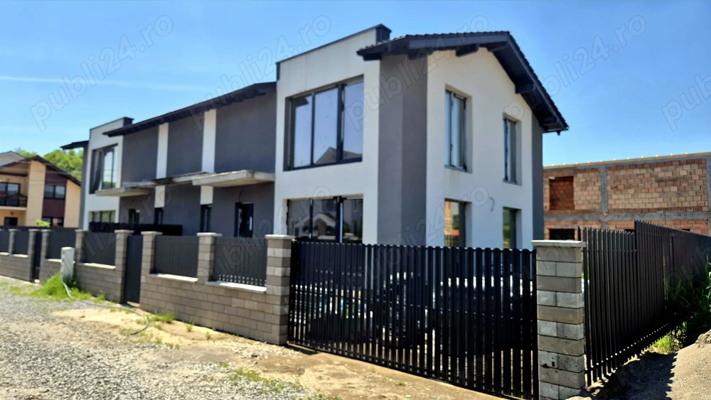 Case Duplex Premium Livezeni str Subpădure Predare: Finisat la Cheie Curte cu sistem automatizat
