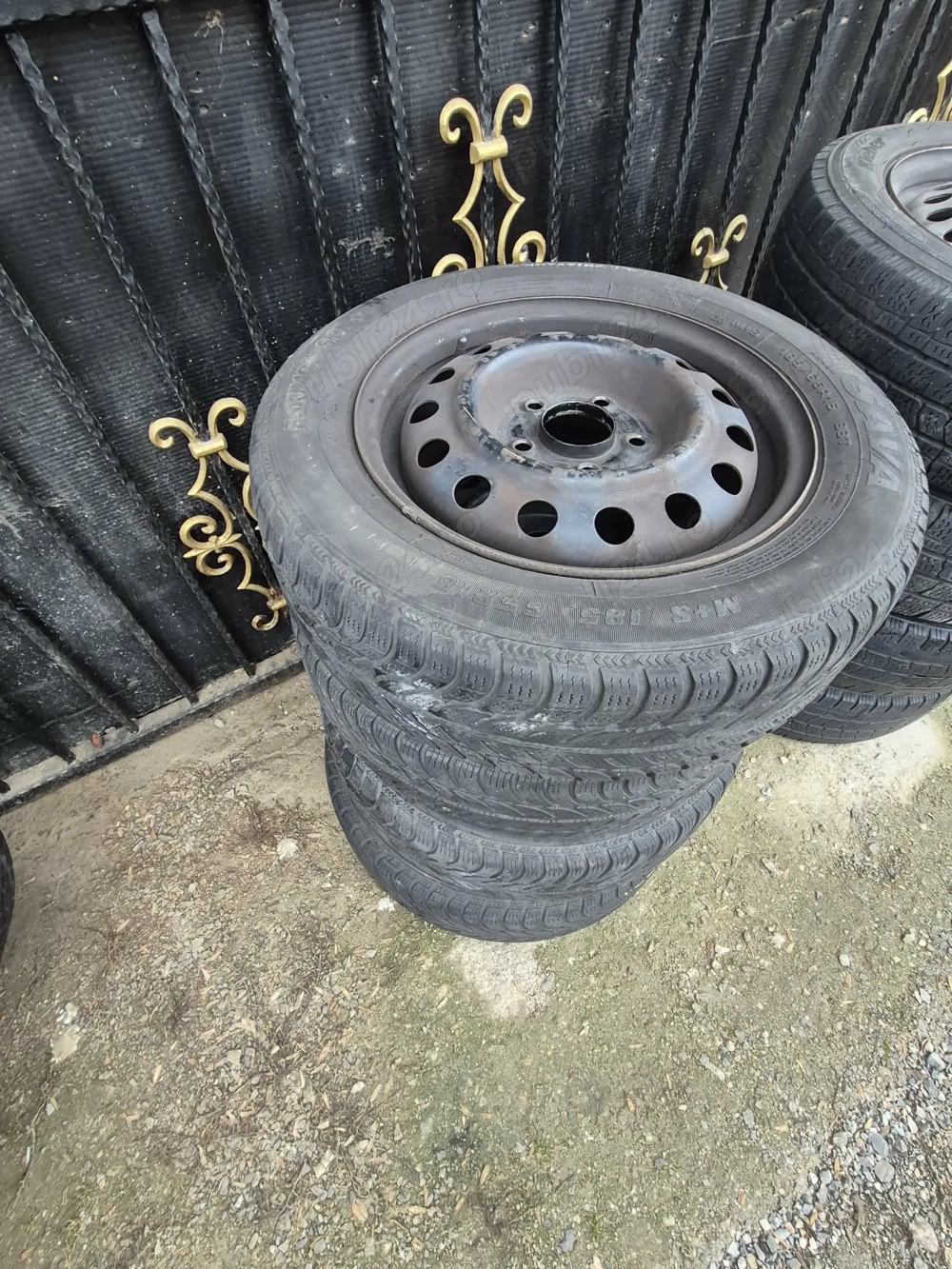 Vând 4 genți de fier export Germania 185 65 r15 MS (vara/iarna)