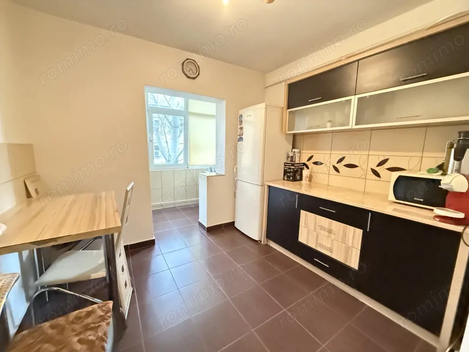 Apartament 3 camere, decomandat, 65 mp utili - Soarelui