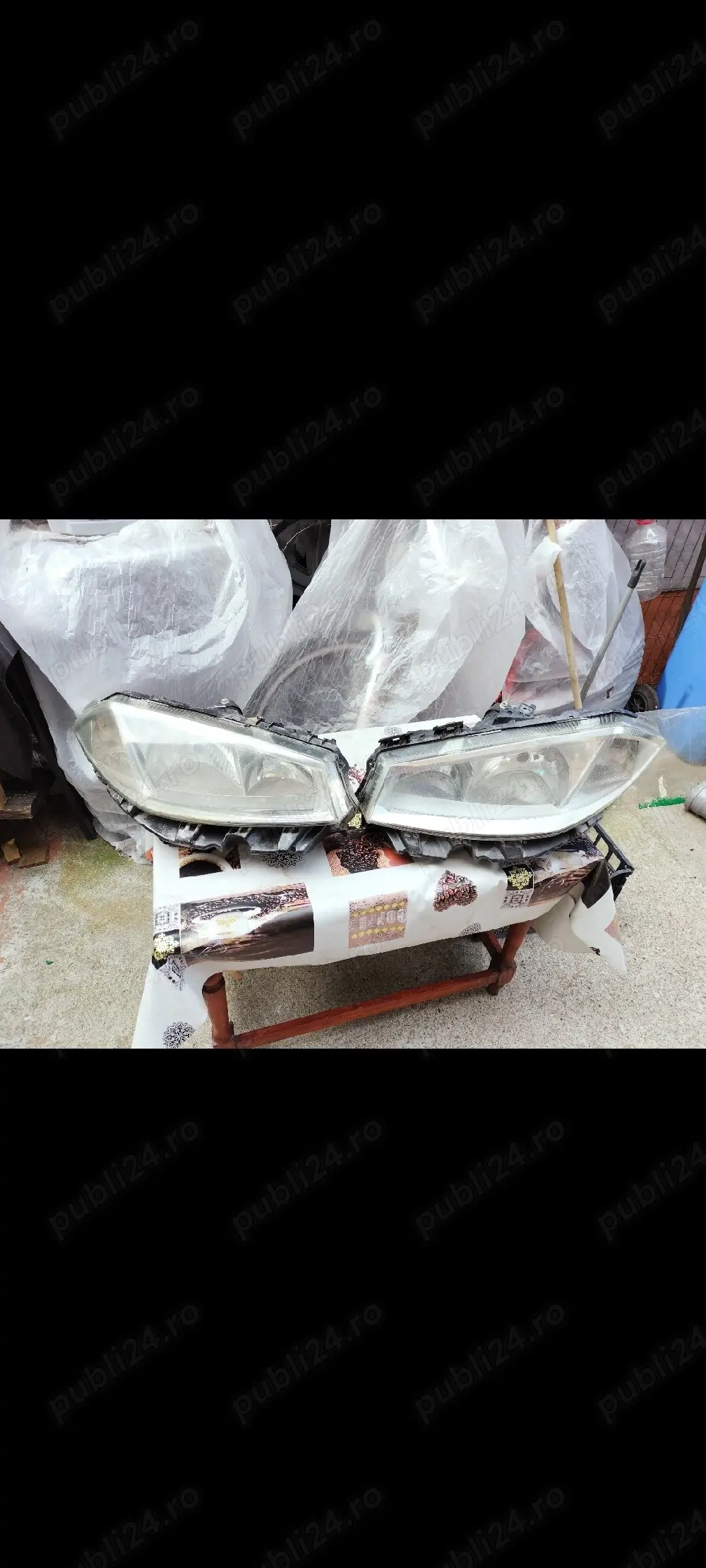 vând faruri Megane 2