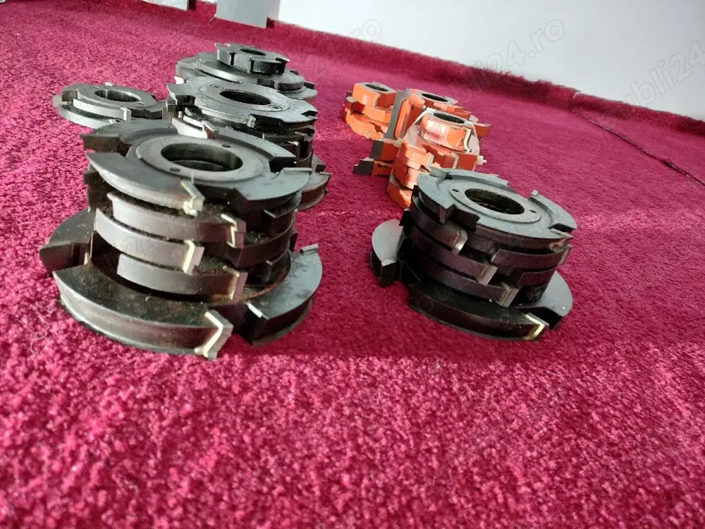 vând freze pentru PVC aluminiu și lemn 