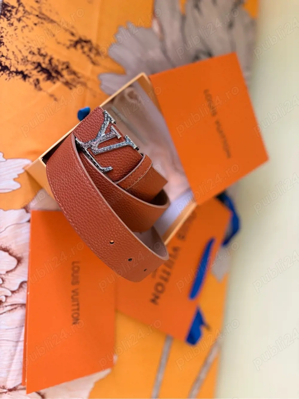 Curea Louis Vuitton cu Cutie