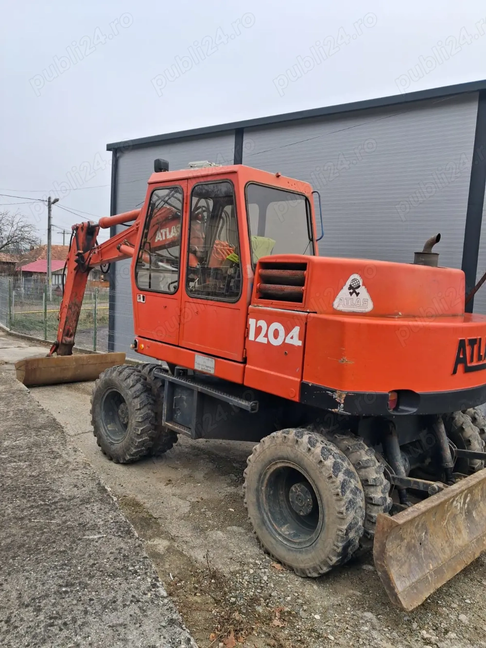 Vand excavator pe roti ATLAS