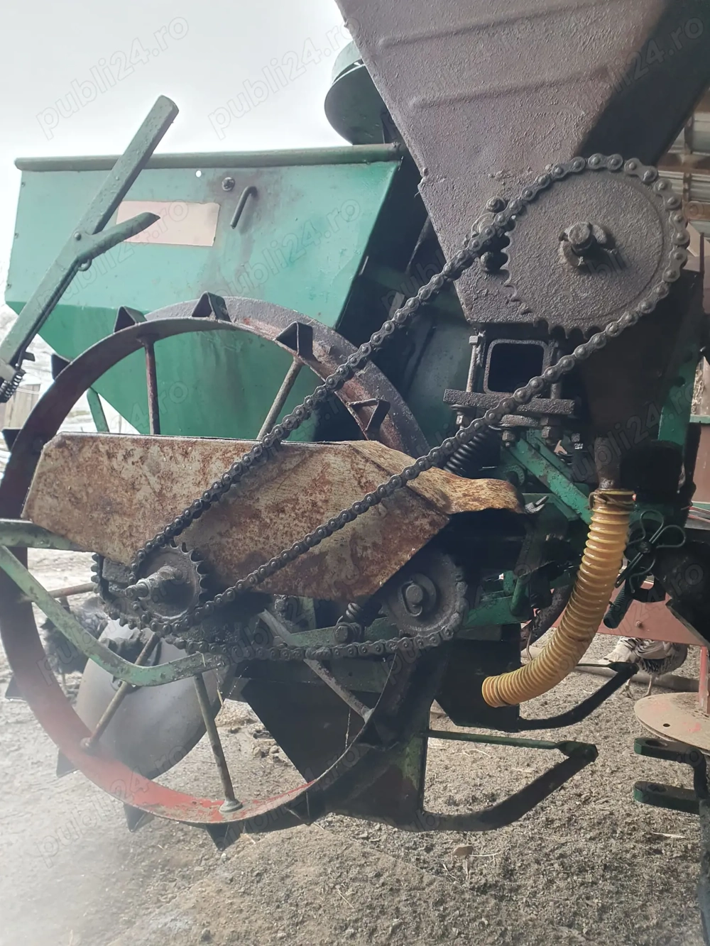 Semănătoare de cartofi 