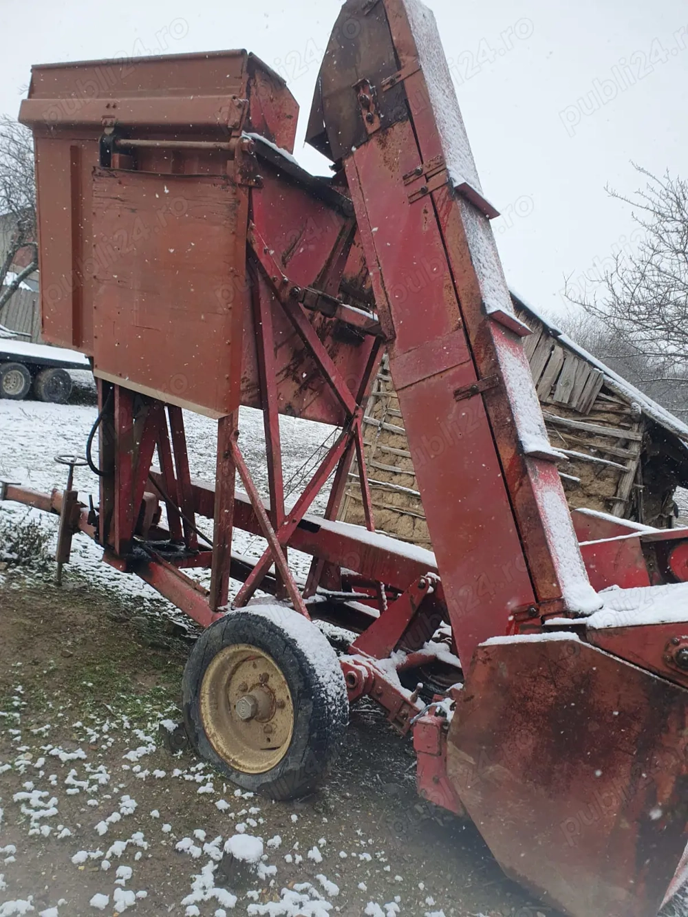 Culegător de porumb Semănătoare de cartofi 