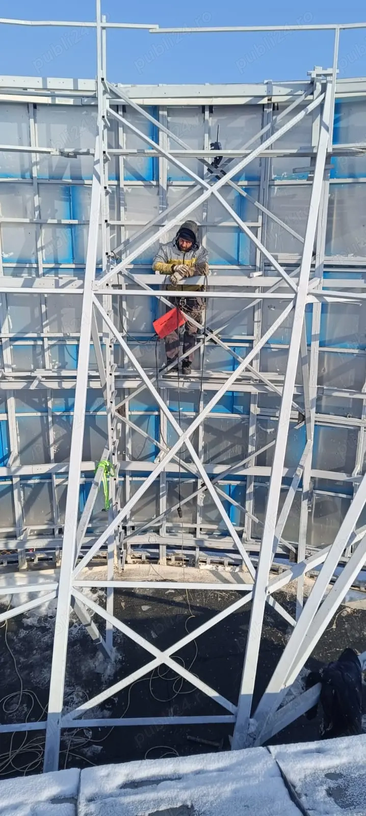 Angajari montatori materiale publicitare 