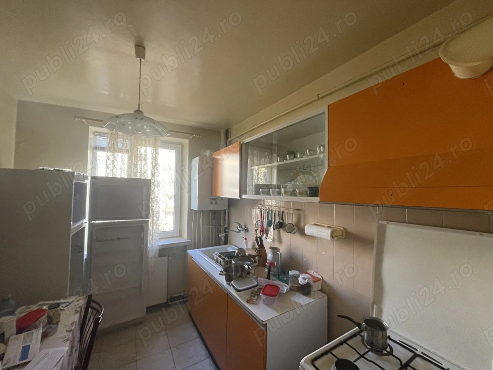 Babes ,2 camere semidecomandat, etaj , balcon, mobilat si utilat, euro