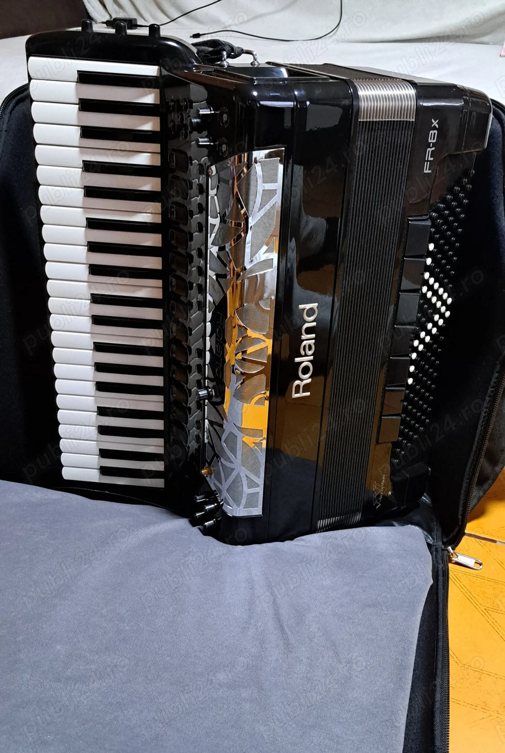 Vand acordeon Roland FR-8X 